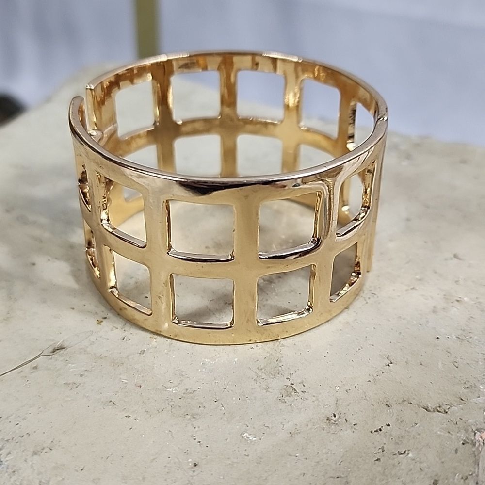 Gold Tone Cage Clasp Bracelet